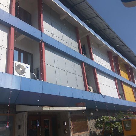 Hotel Malika Residency Ettumanoor Bagian luar foto