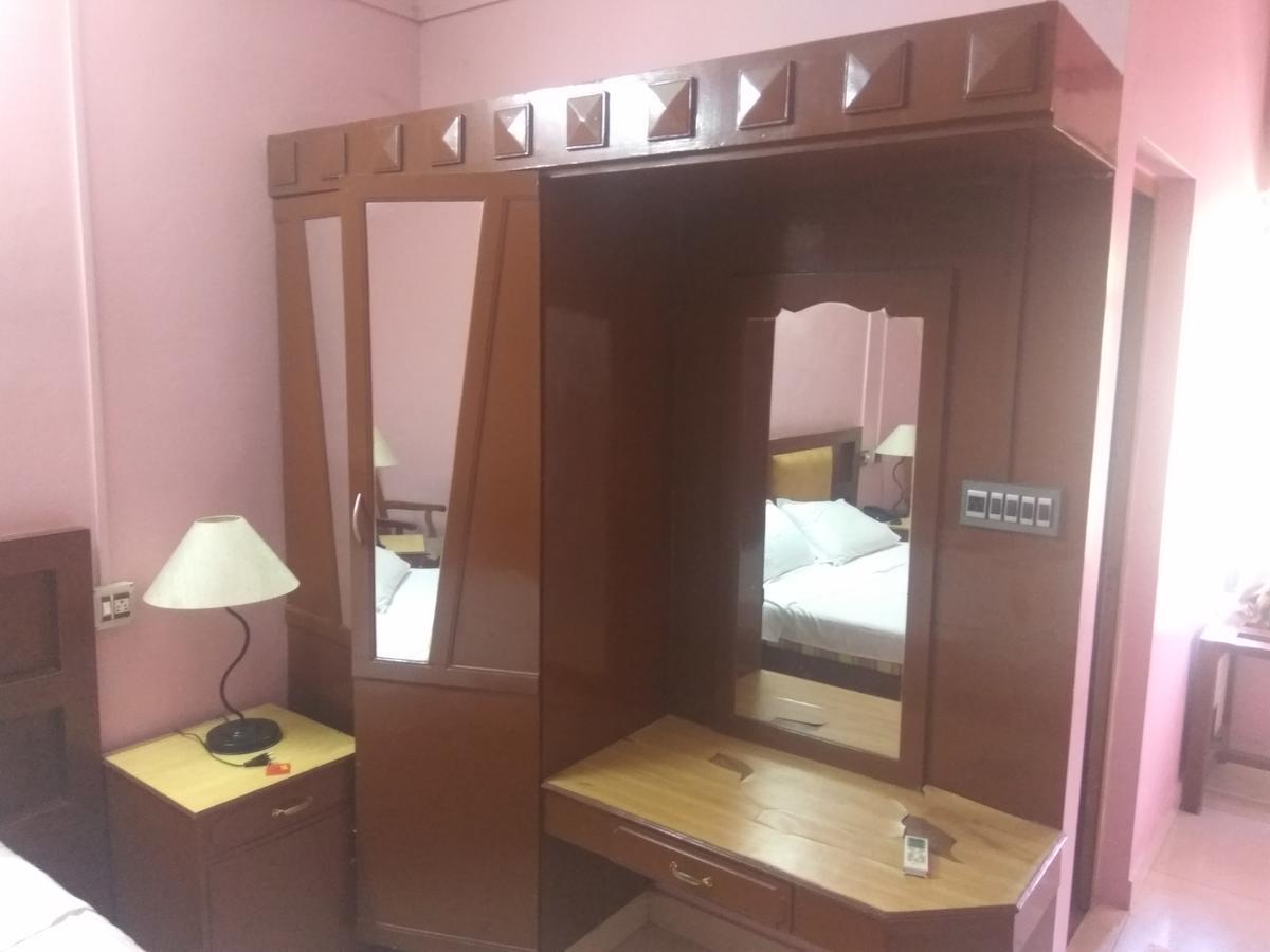 Hotel Malika Residency Ettumanoor Bagian luar foto