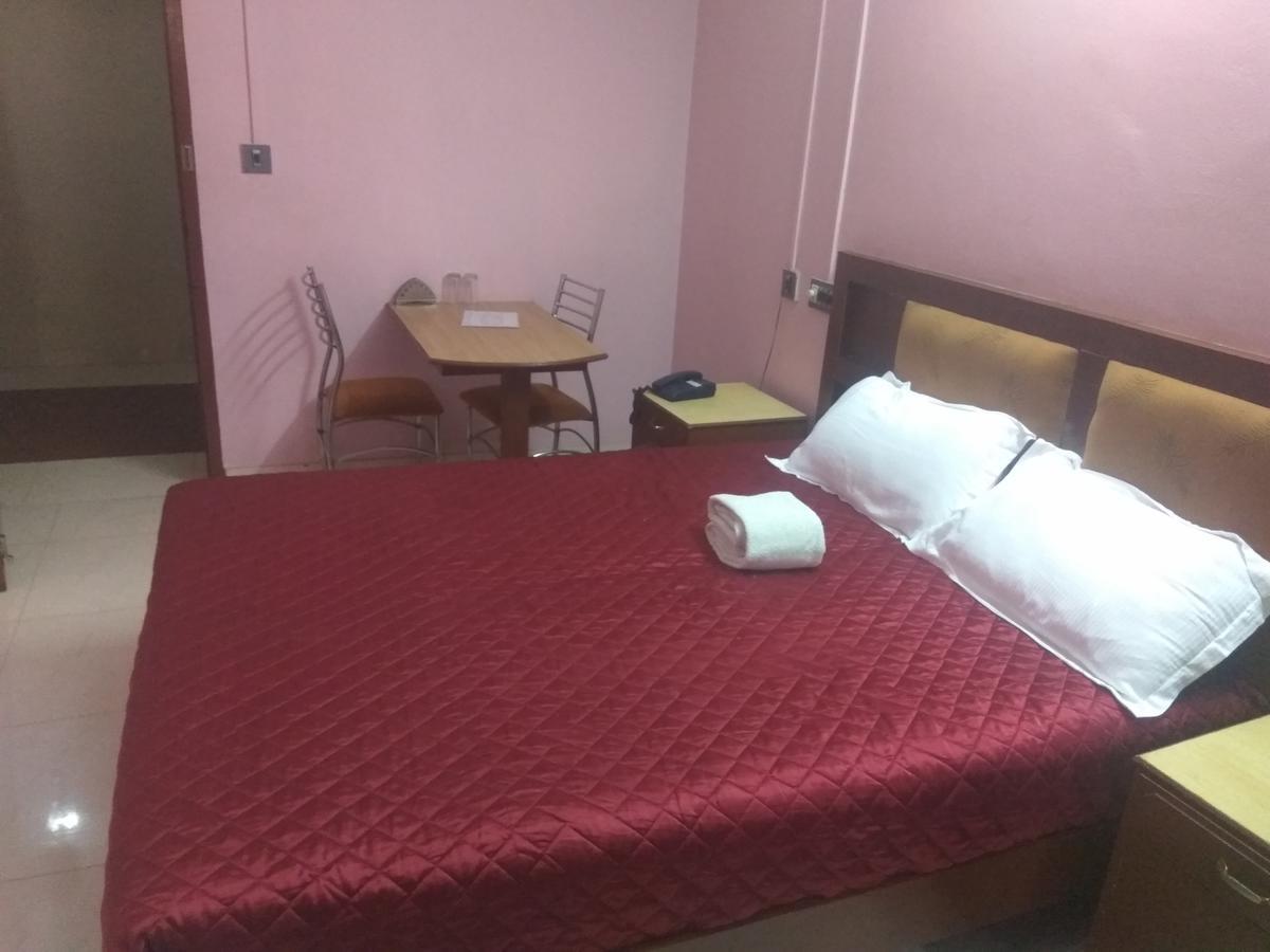 Hotel Malika Residency Ettumanoor Bagian luar foto