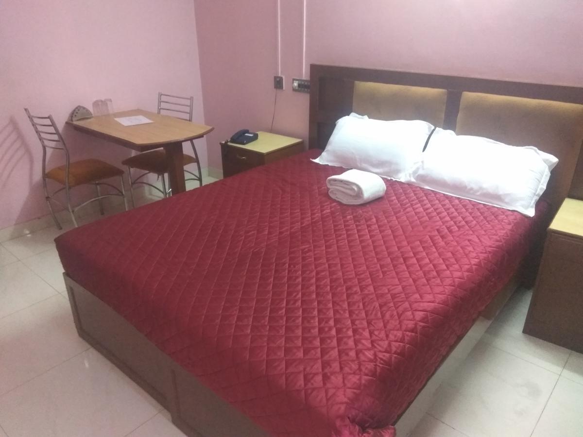 Hotel Malika Residency Ettumanoor Bagian luar foto