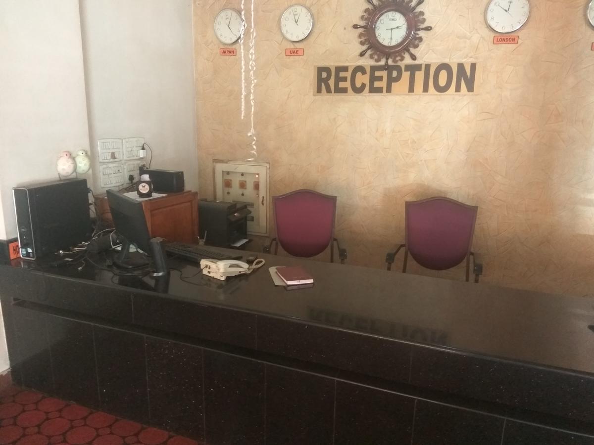 Hotel Malika Residency Ettumanoor Bagian luar foto