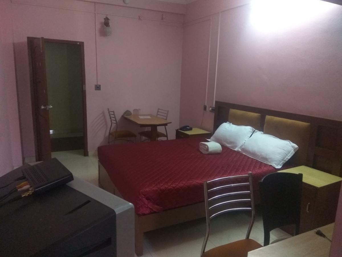 Hotel Malika Residency Ettumanoor Bagian luar foto